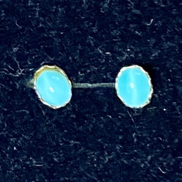 Treasure of Earrings and Brooches - Picture 13 of 14